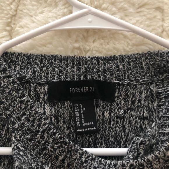 Forever 21, grey crop - Picture 2 of 3